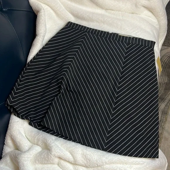 🔥Michael Kors Mini A line Skirt Size 14🔥 - Picture 2 of 6
